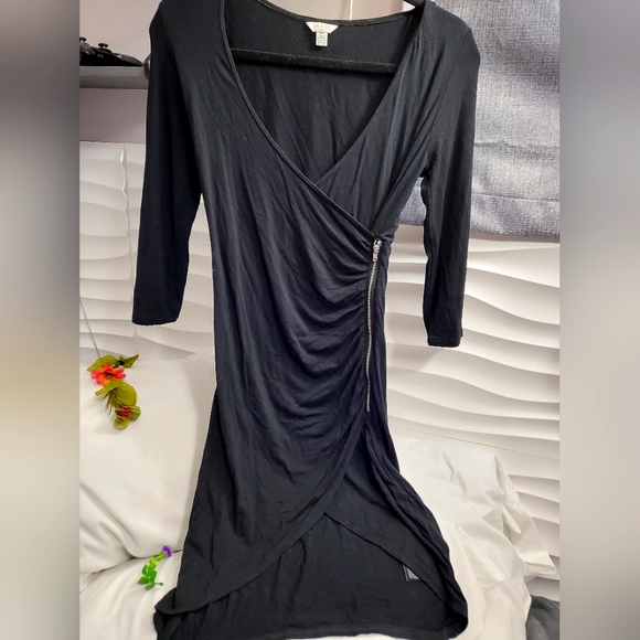 Guess Black mini dress, new no tags - Picture 3 of 6